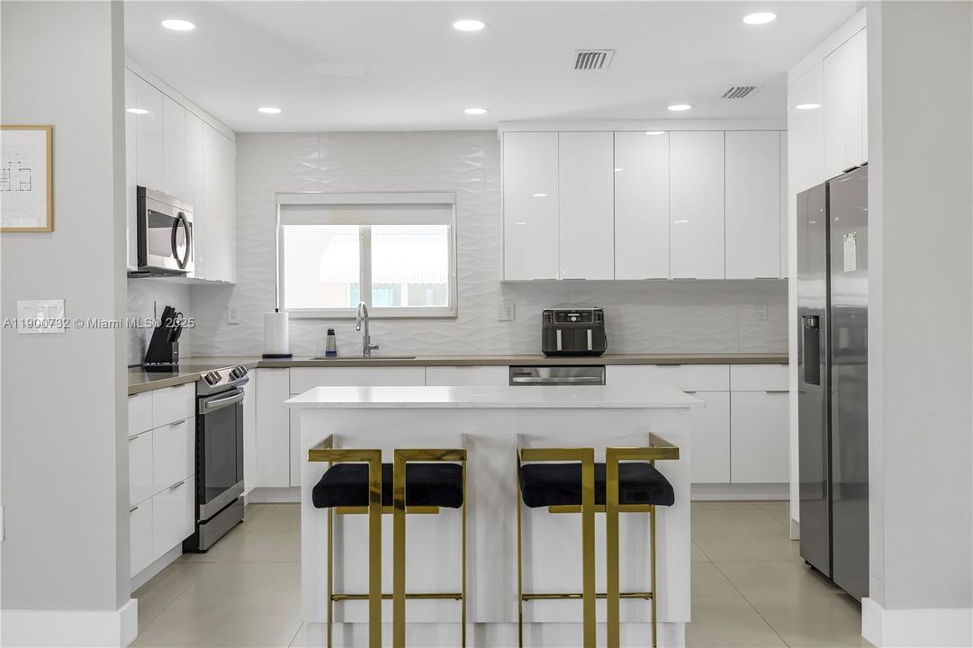 В аренду: $8,000 (3 спален, 2 ванн, 1460 Квадратных фут)