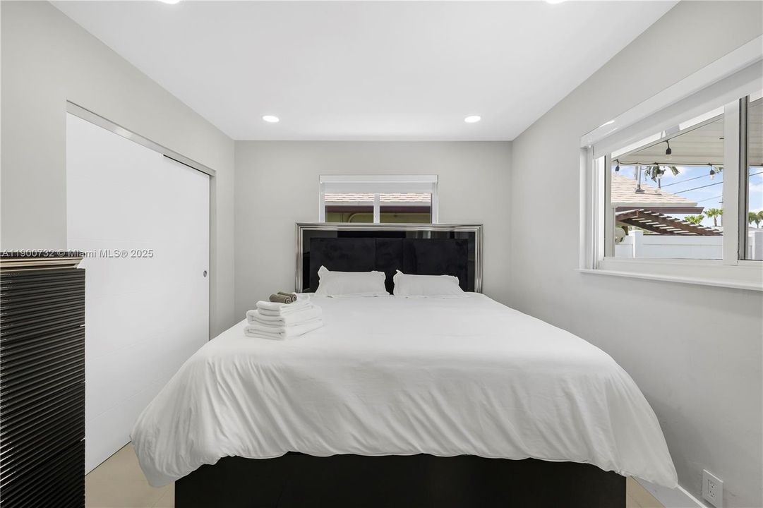 В аренду: $8,000 (3 спален, 2 ванн, 1460 Квадратных фут)