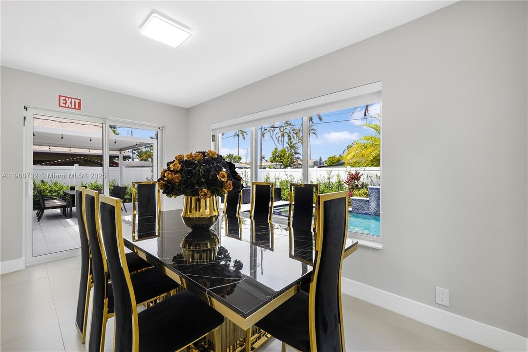 В аренду: $8,000 (3 спален, 2 ванн, 1460 Квадратных фут)