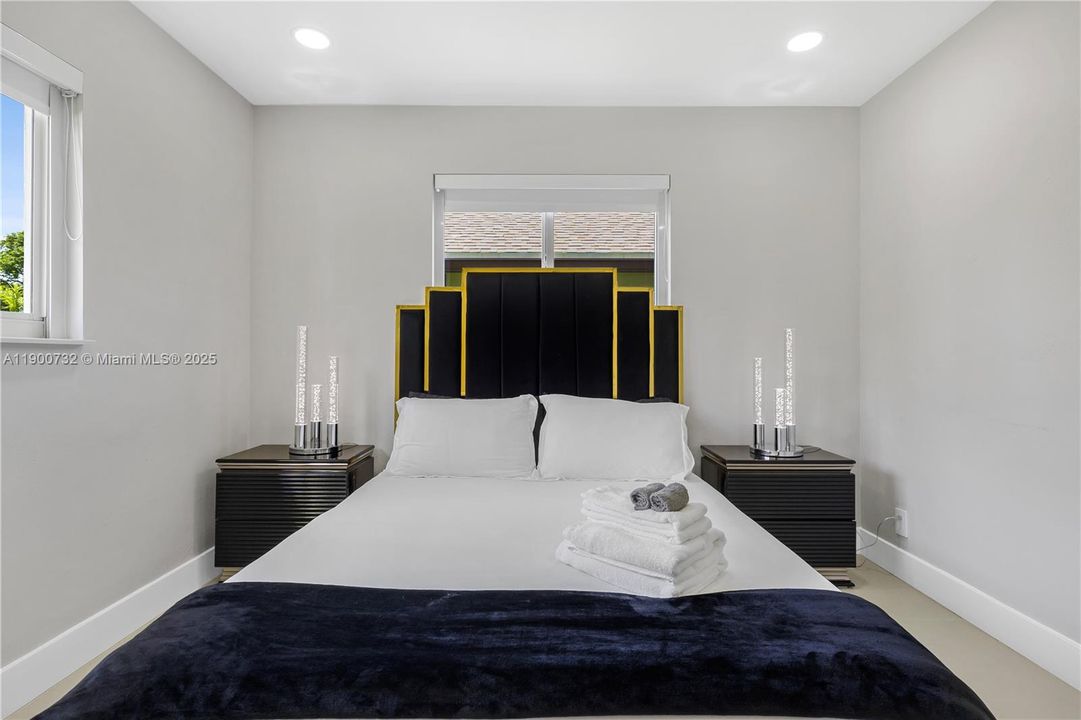 В аренду: $8,000 (3 спален, 2 ванн, 1460 Квадратных фут)