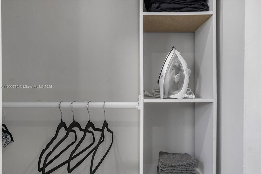 В аренду: $8,000 (3 спален, 2 ванн, 1460 Квадратных фут)