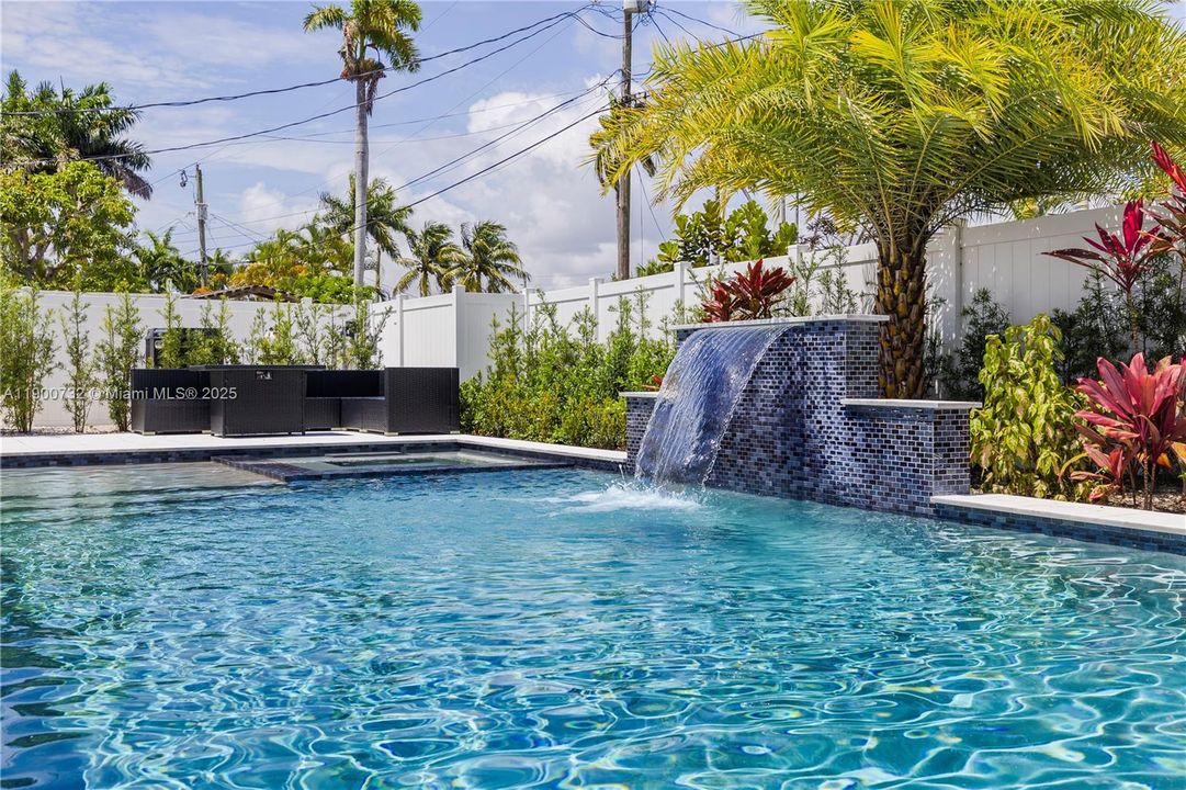 В аренду: $8,000 (3 спален, 2 ванн, 1460 Квадратных фут)