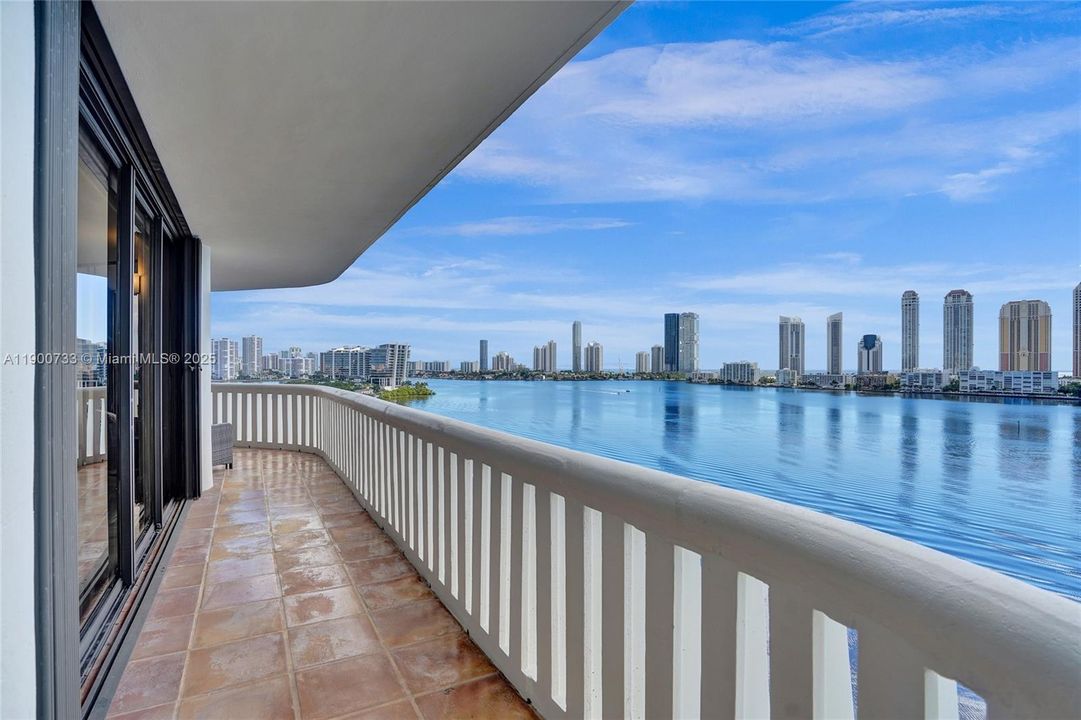 На продажу: $1,289,000 (2 спален, 2 ванн, 2154 Квадратных фут)