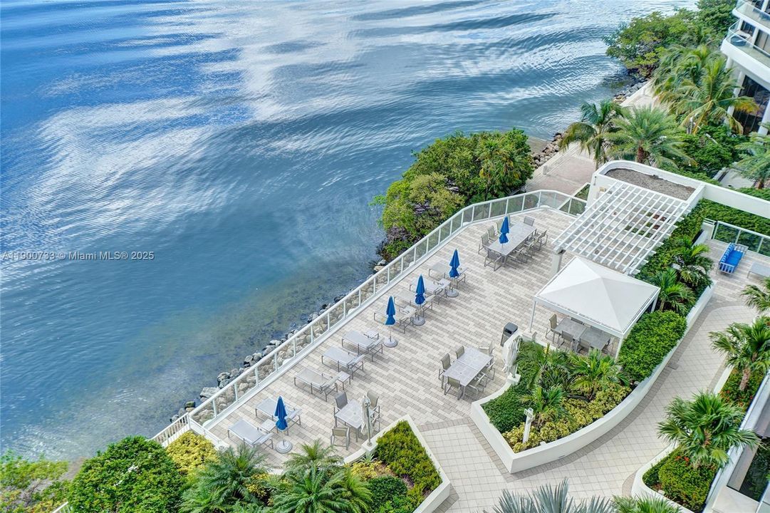 На продажу: $1,289,000 (2 спален, 2 ванн, 2154 Квадратных фут)