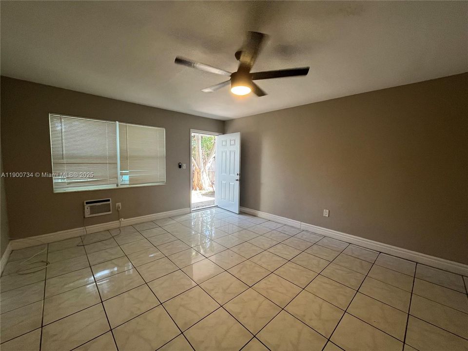 For Sale: $1,150,000 (0.12 acres)