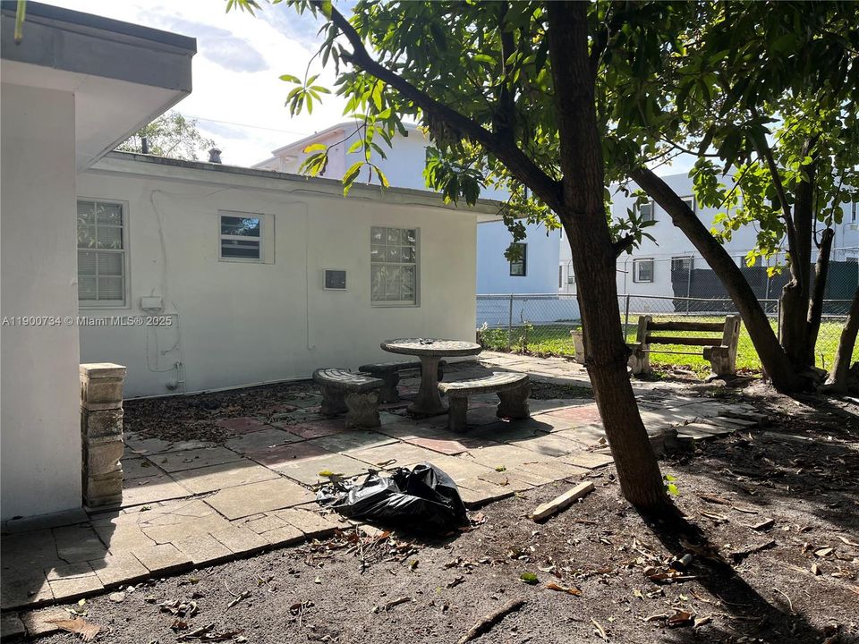 For Sale: $1,150,000 (0.12 acres)