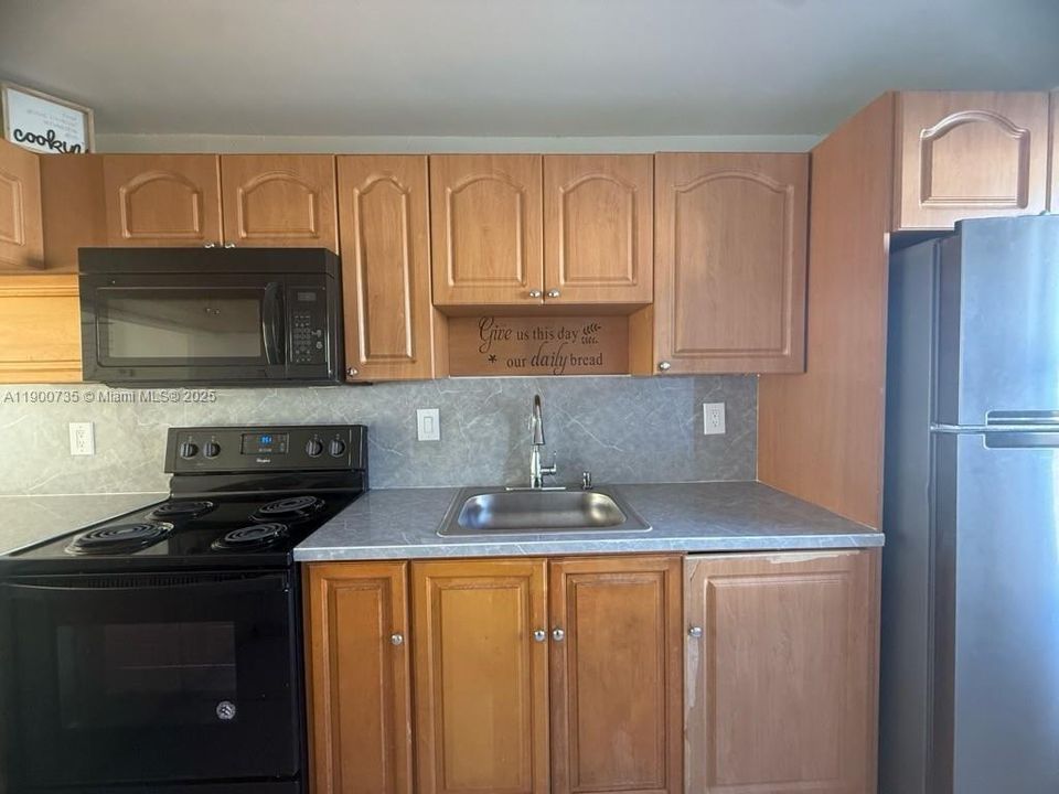 Recently Rented: $2,275 (2 beds, 1 baths, 1120 Square Feet)