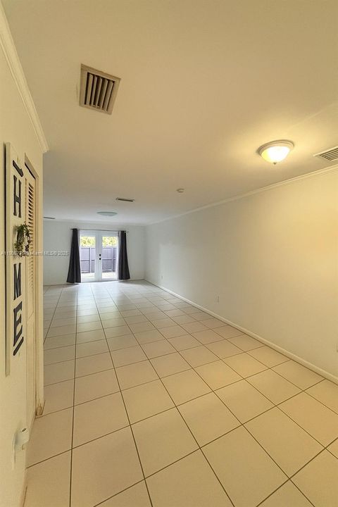 Recently Rented: $2,275 (2 beds, 1 baths, 1120 Square Feet)