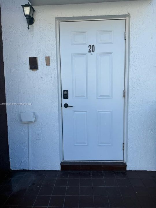 Recently Rented: $2,275 (2 beds, 1 baths, 1120 Square Feet)