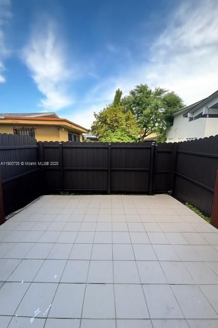 Recently Rented: $2,275 (2 beds, 1 baths, 1120 Square Feet)