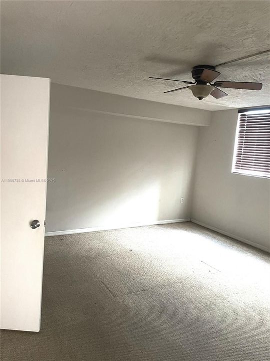 For Rent: $2,650 (2 beds, 2 baths, 949 Square Feet)
