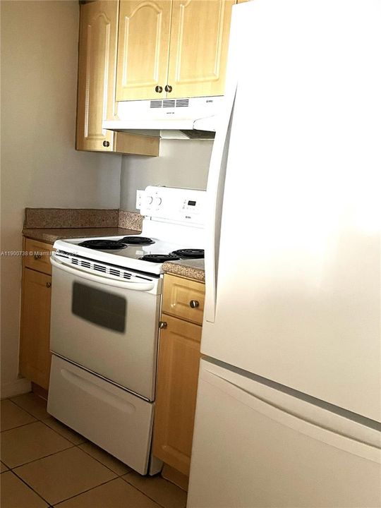 For Rent: $2,650 (2 beds, 2 baths, 949 Square Feet)
