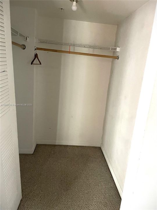 For Rent: $2,650 (2 beds, 2 baths, 949 Square Feet)