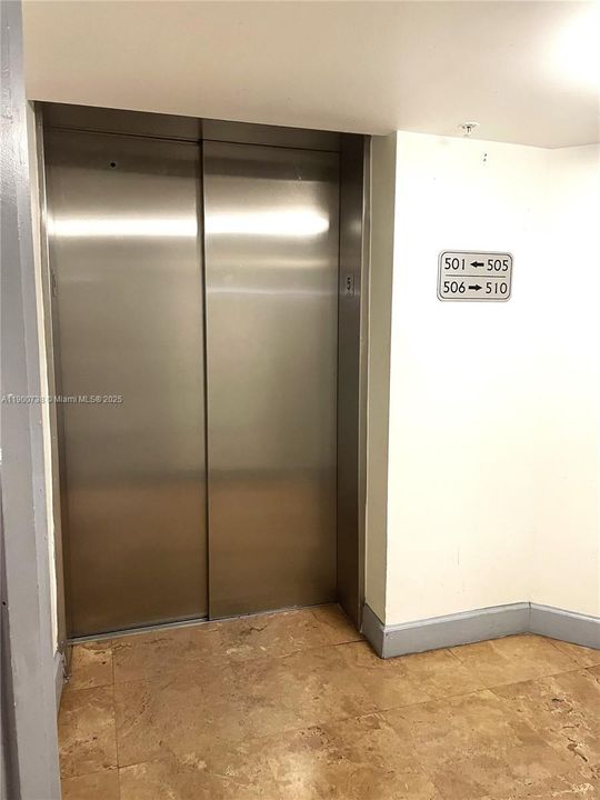 For Rent: $2,650 (2 beds, 2 baths, 949 Square Feet)