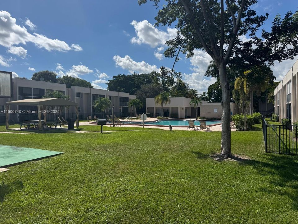 出租: $3,950 (3 贝兹, 2 浴室, 1443 平方英尺)