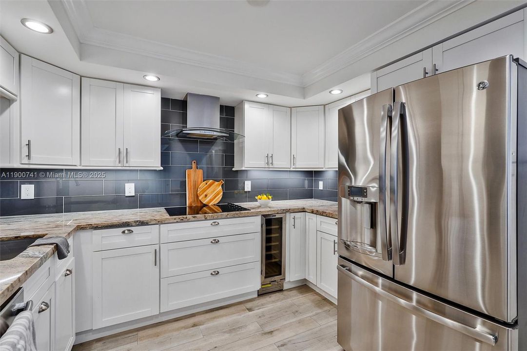 For Sale: $695,000 (2 beds, 2 baths, 1224 Square Feet)