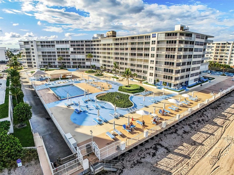 For Sale: $695,000 (2 beds, 2 baths, 1224 Square Feet)