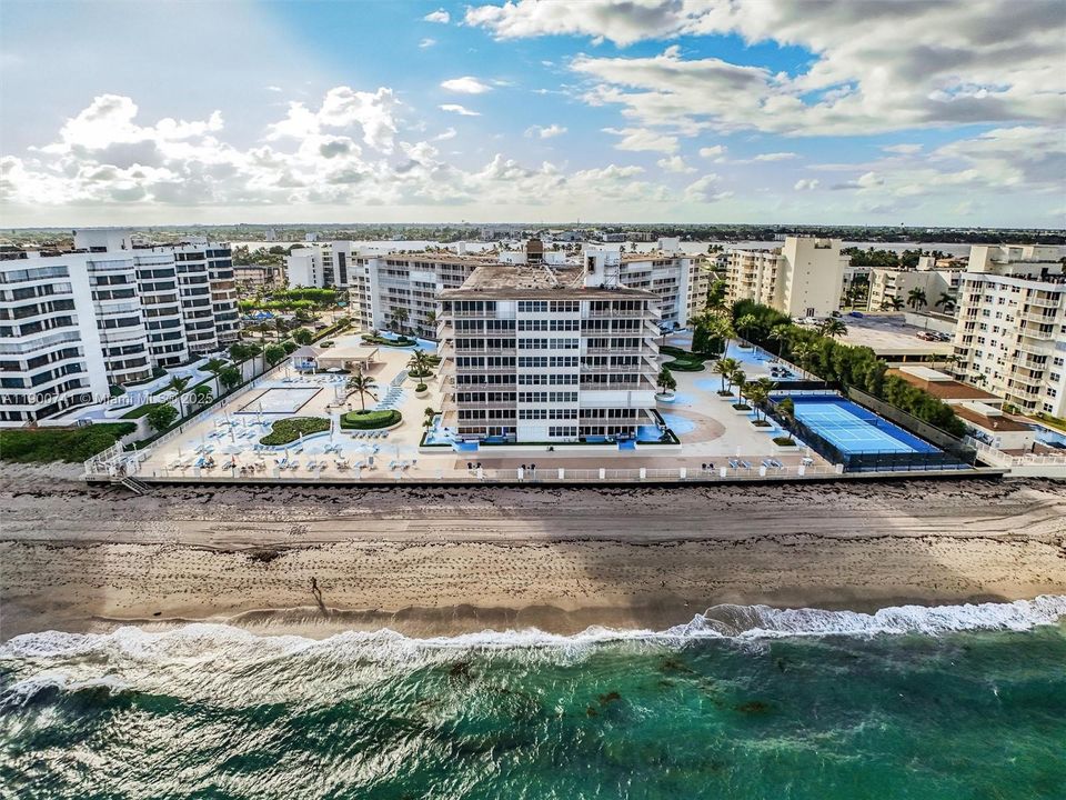 For Sale: $695,000 (2 beds, 2 baths, 1224 Square Feet)