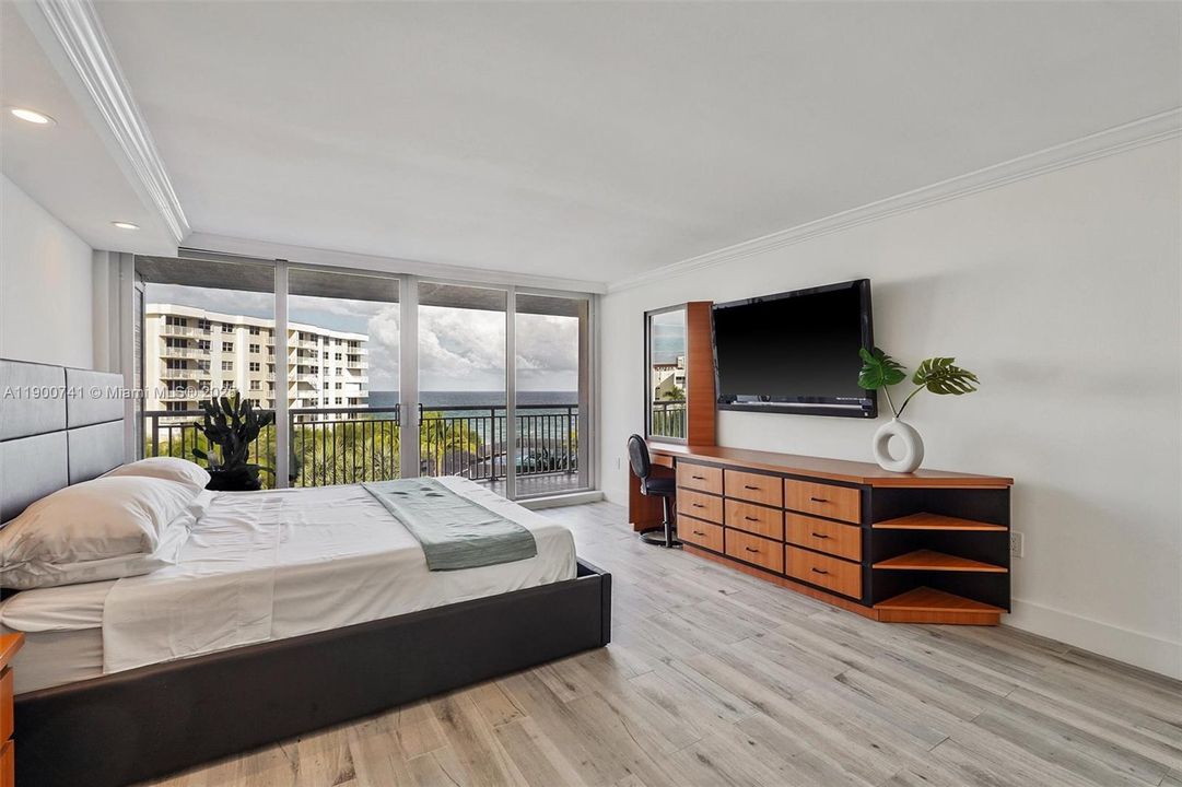 For Sale: $695,000 (2 beds, 2 baths, 1224 Square Feet)