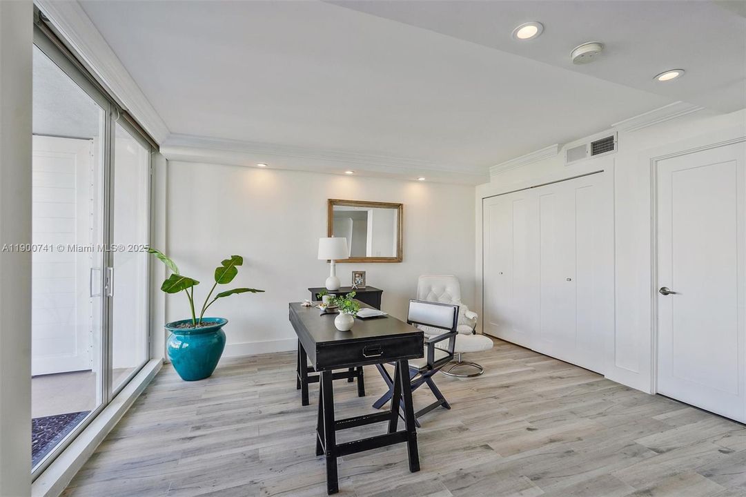 For Sale: $695,000 (2 beds, 2 baths, 1224 Square Feet)