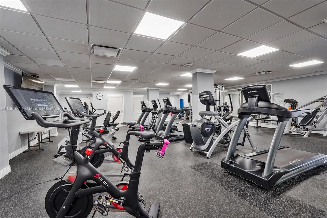 For Sale: $695,000 (2 beds, 2 baths, 1224 Square Feet)