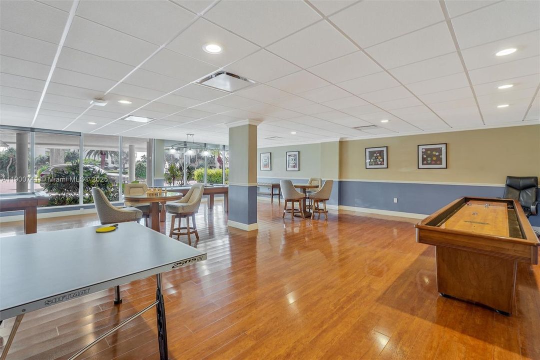 For Sale: $695,000 (2 beds, 2 baths, 1224 Square Feet)