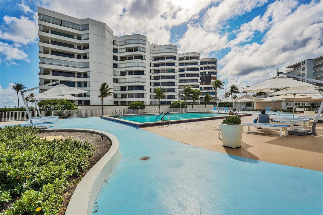 For Sale: $695,000 (2 beds, 2 baths, 1224 Square Feet)