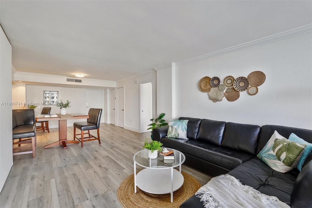 For Sale: $695,000 (2 beds, 2 baths, 1224 Square Feet)