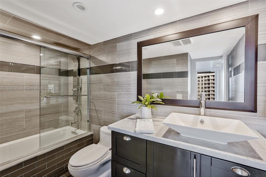 For Sale: $695,000 (2 beds, 2 baths, 1224 Square Feet)