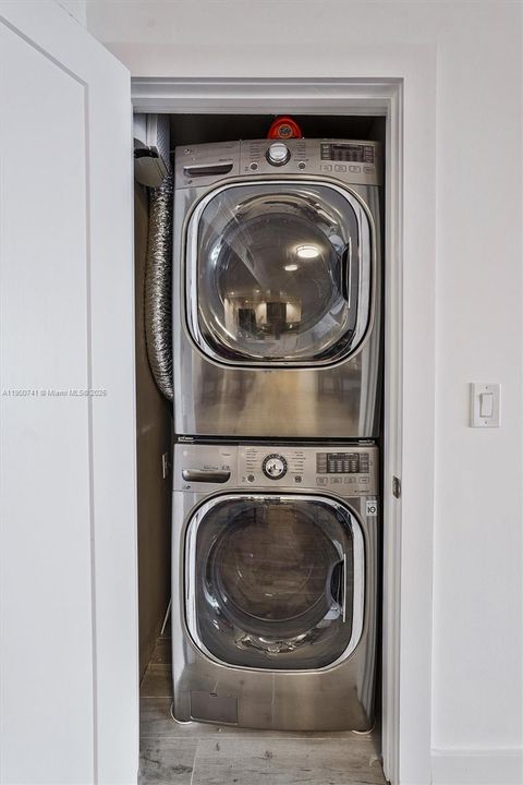 For Sale: $695,000 (2 beds, 2 baths, 1224 Square Feet)