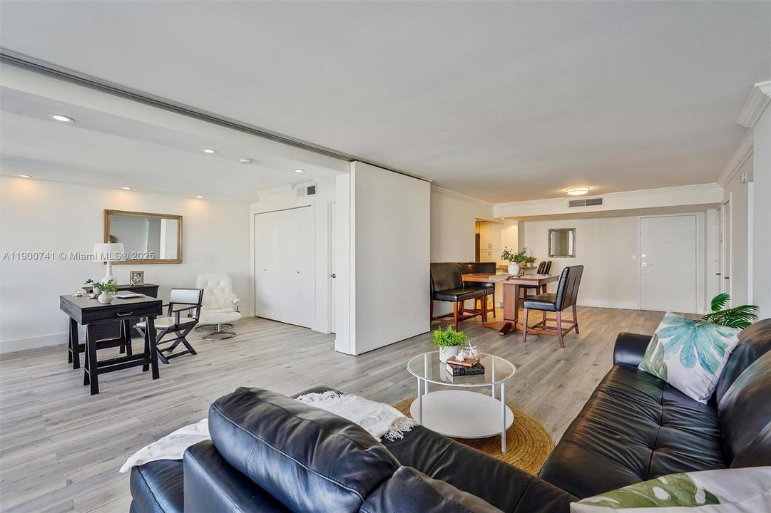 For Sale: $695,000 (2 beds, 2 baths, 1224 Square Feet)