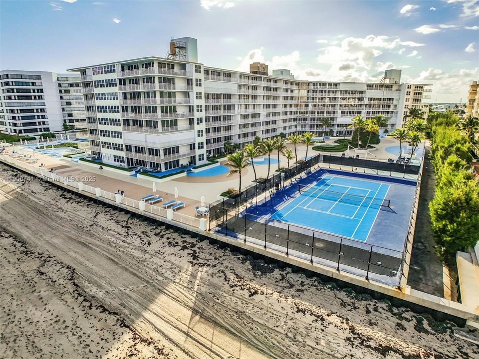 For Sale: $695,000 (2 beds, 2 baths, 1224 Square Feet)