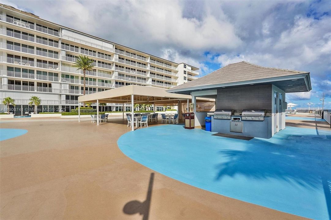 For Sale: $695,000 (2 beds, 2 baths, 1224 Square Feet)