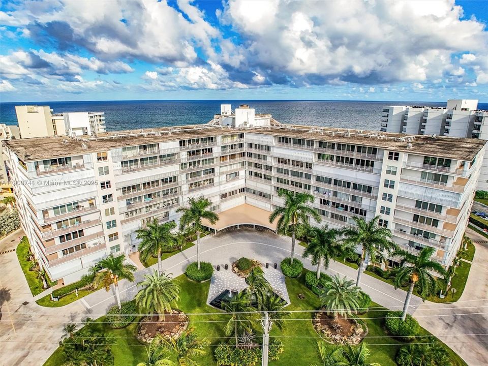 For Sale: $695,000 (2 beds, 2 baths, 1224 Square Feet)