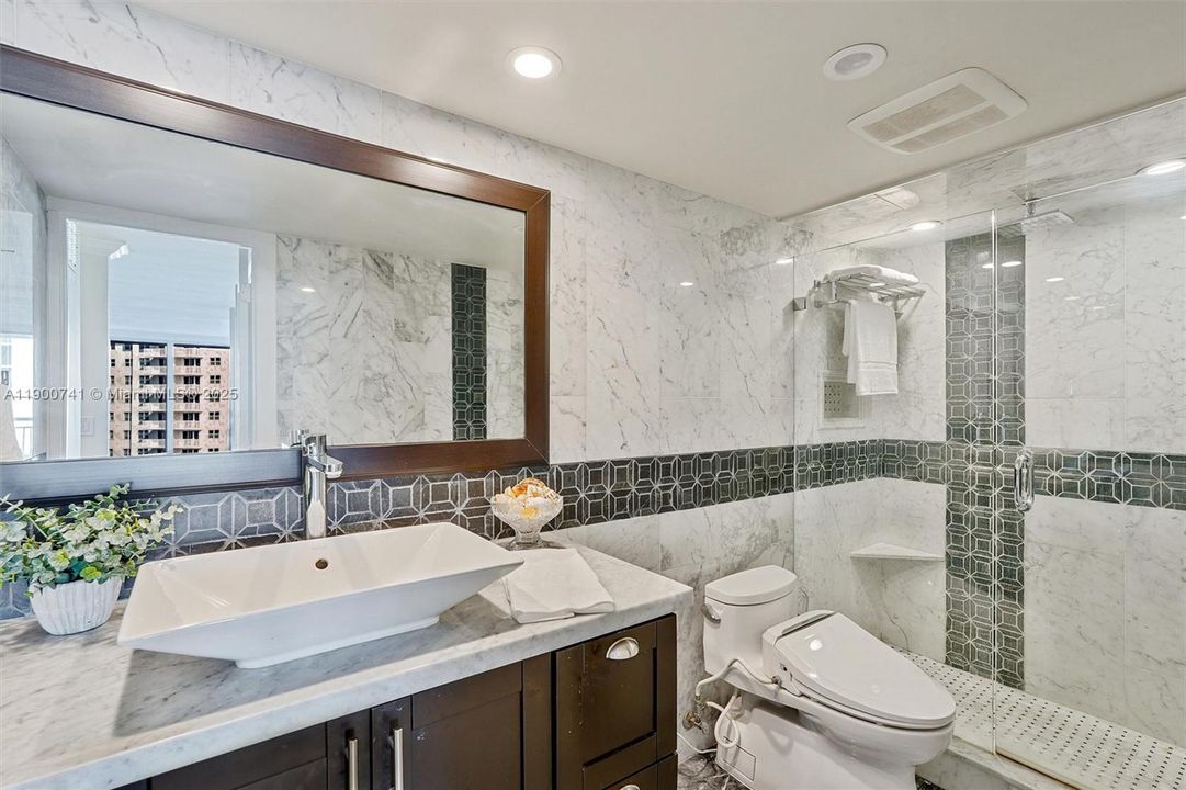 For Sale: $695,000 (2 beds, 2 baths, 1224 Square Feet)