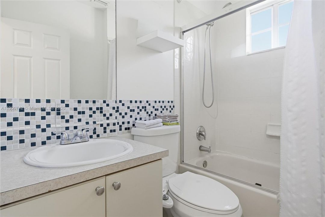 For Sale: $460,000 (3 beds, 2 baths, 1919 Square Feet)