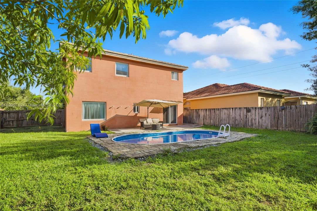 For Sale: $460,000 (3 beds, 2 baths, 1919 Square Feet)