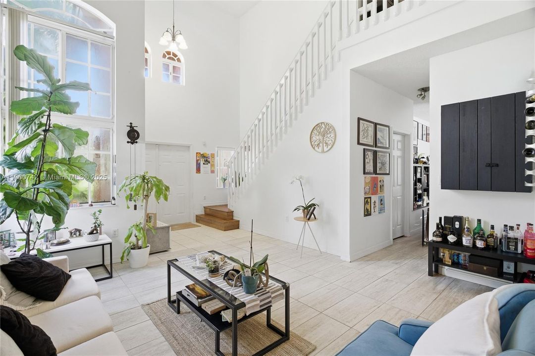 For Sale: $460,000 (3 beds, 2 baths, 1919 Square Feet)