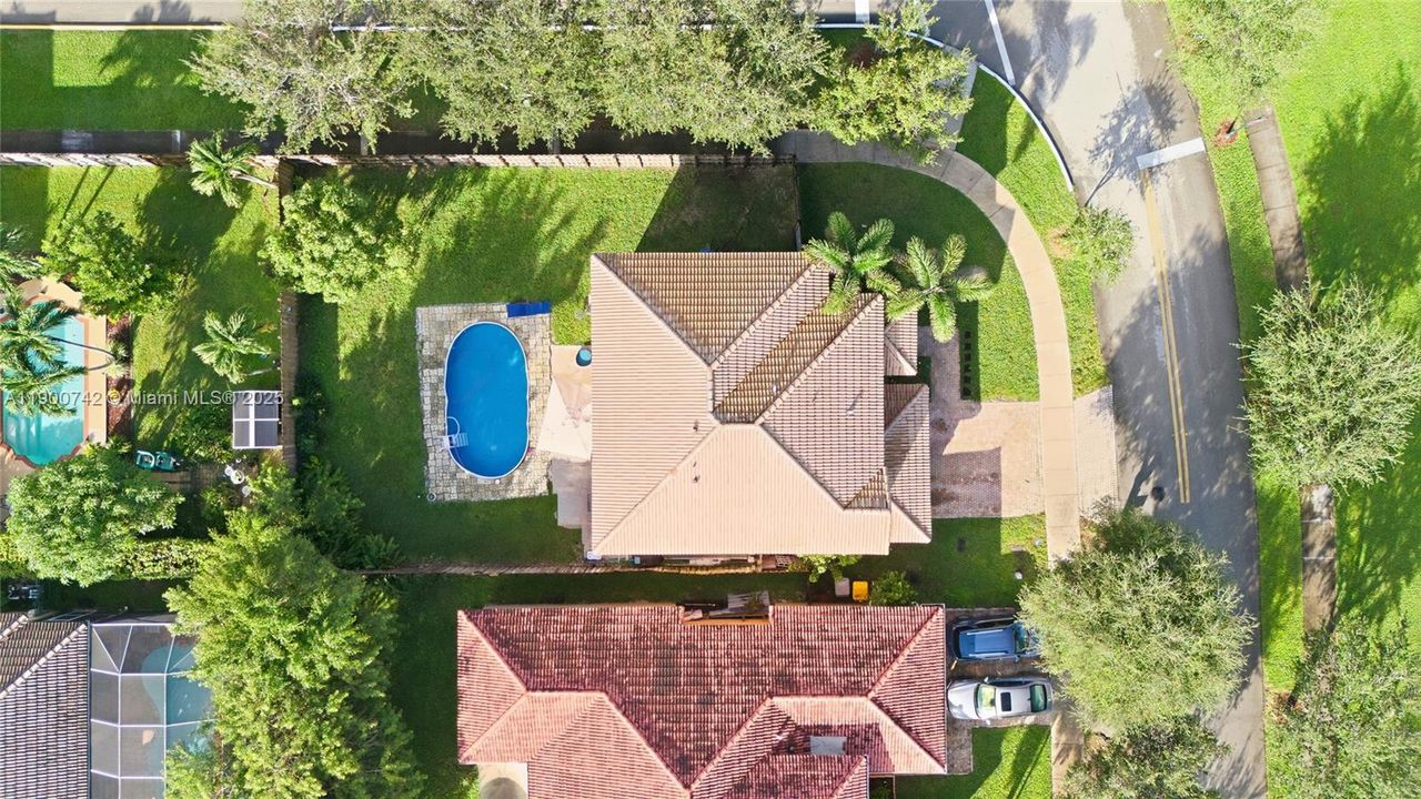 For Sale: $460,000 (3 beds, 2 baths, 1919 Square Feet)