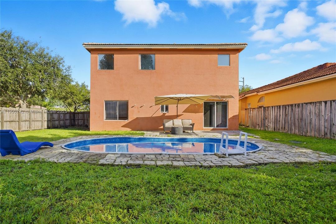 For Sale: $460,000 (3 beds, 2 baths, 1919 Square Feet)