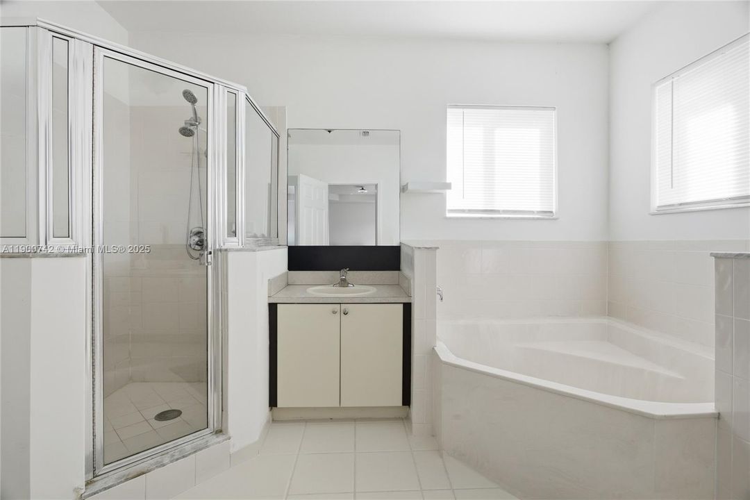 For Sale: $460,000 (3 beds, 2 baths, 1919 Square Feet)