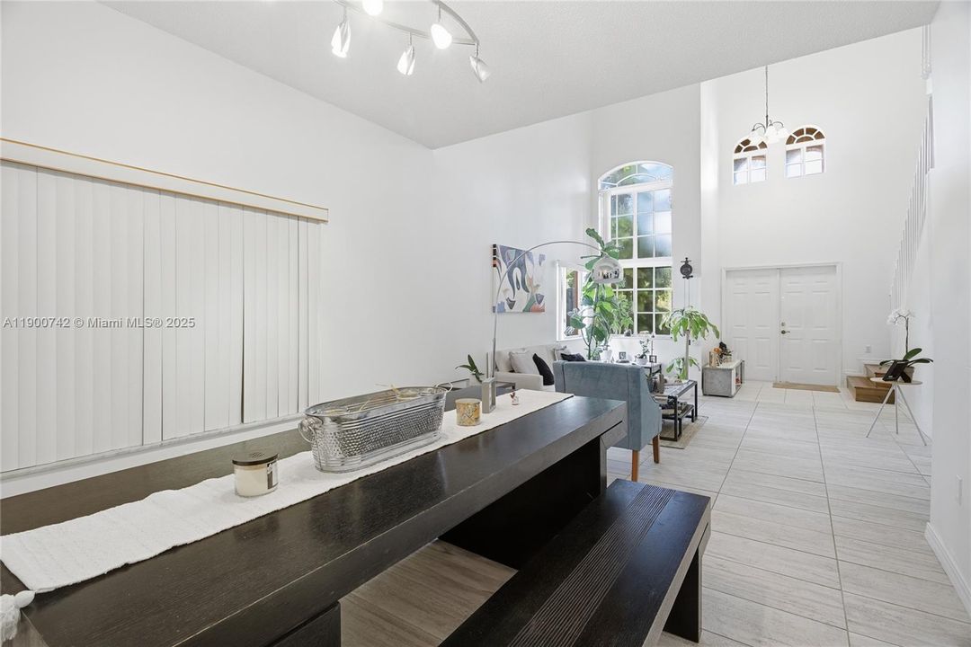 For Sale: $460,000 (3 beds, 2 baths, 1919 Square Feet)