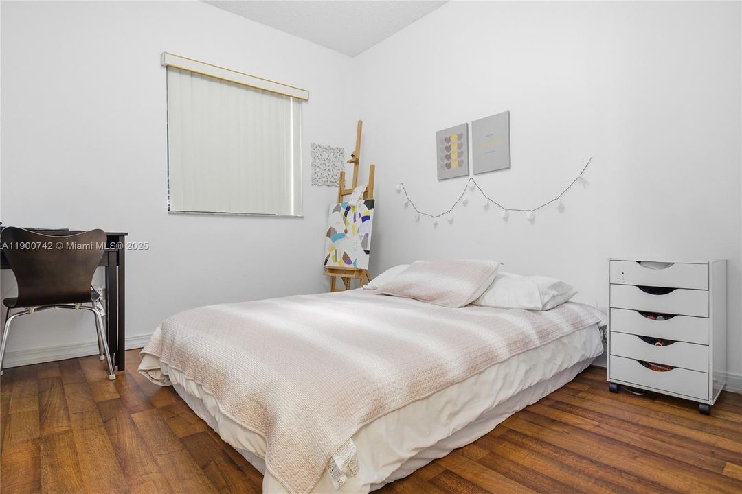 For Sale: $460,000 (3 beds, 2 baths, 1919 Square Feet)