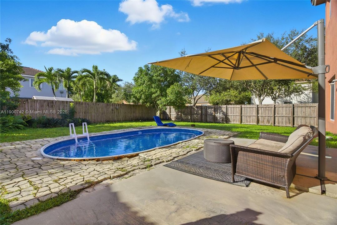 For Sale: $460,000 (3 beds, 2 baths, 1919 Square Feet)