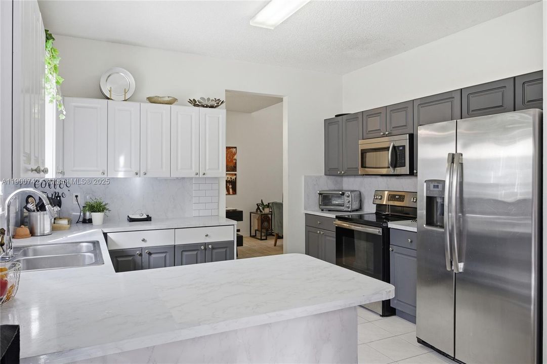 For Sale: $460,000 (3 beds, 2 baths, 1919 Square Feet)