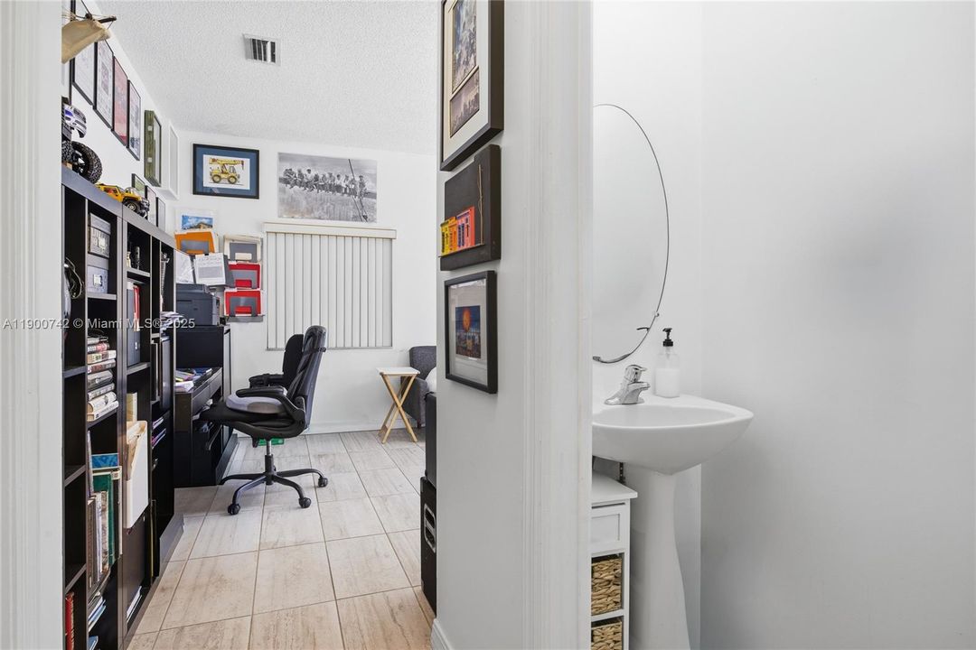 For Sale: $460,000 (3 beds, 2 baths, 1919 Square Feet)