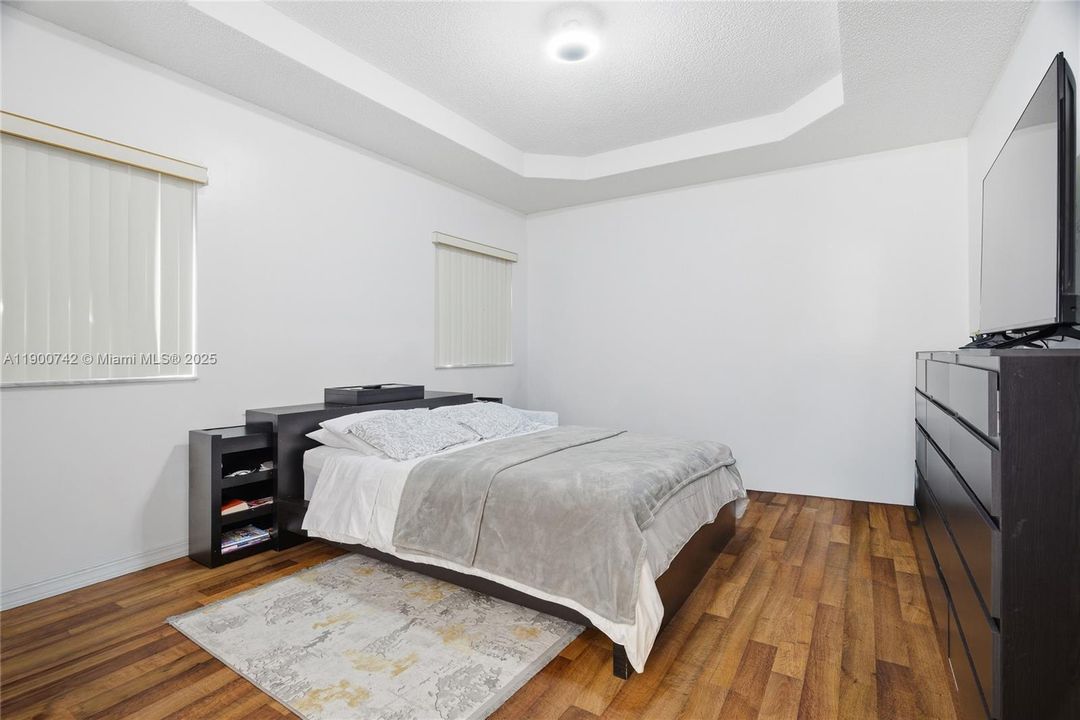 For Sale: $460,000 (3 beds, 2 baths, 1919 Square Feet)