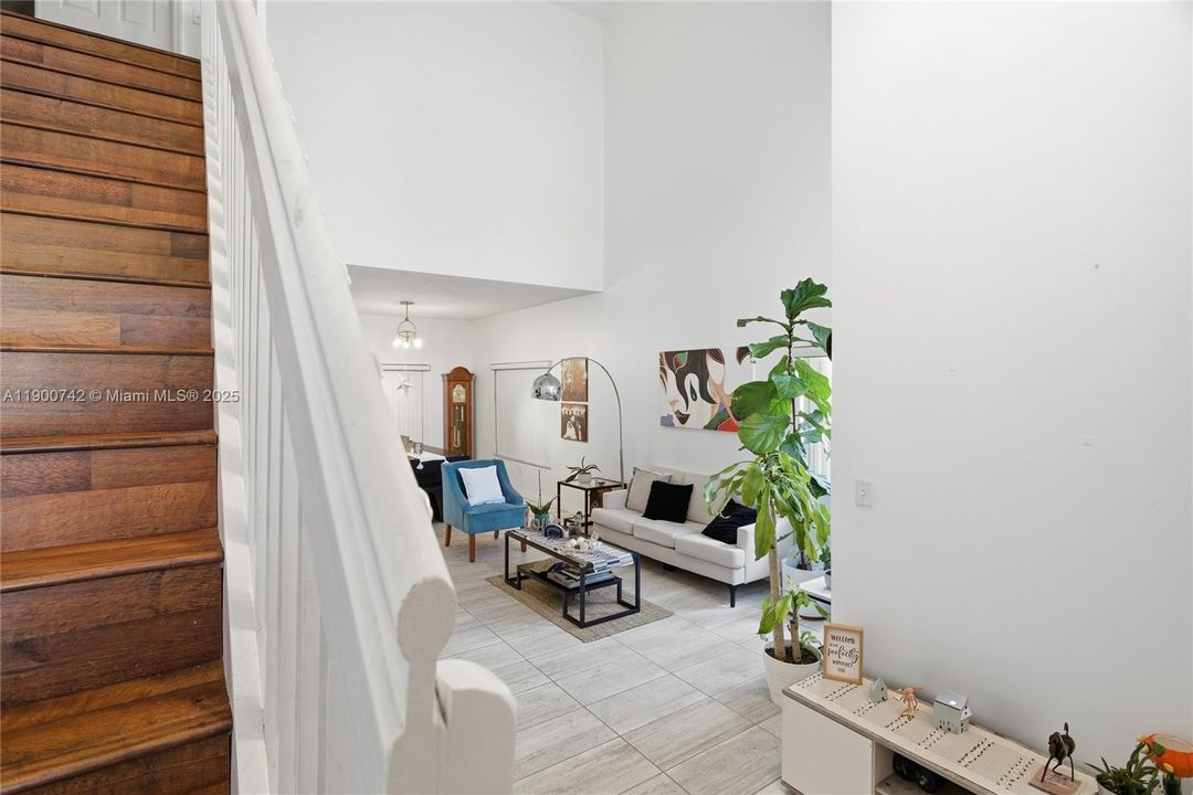 For Sale: $460,000 (3 beds, 2 baths, 1919 Square Feet)