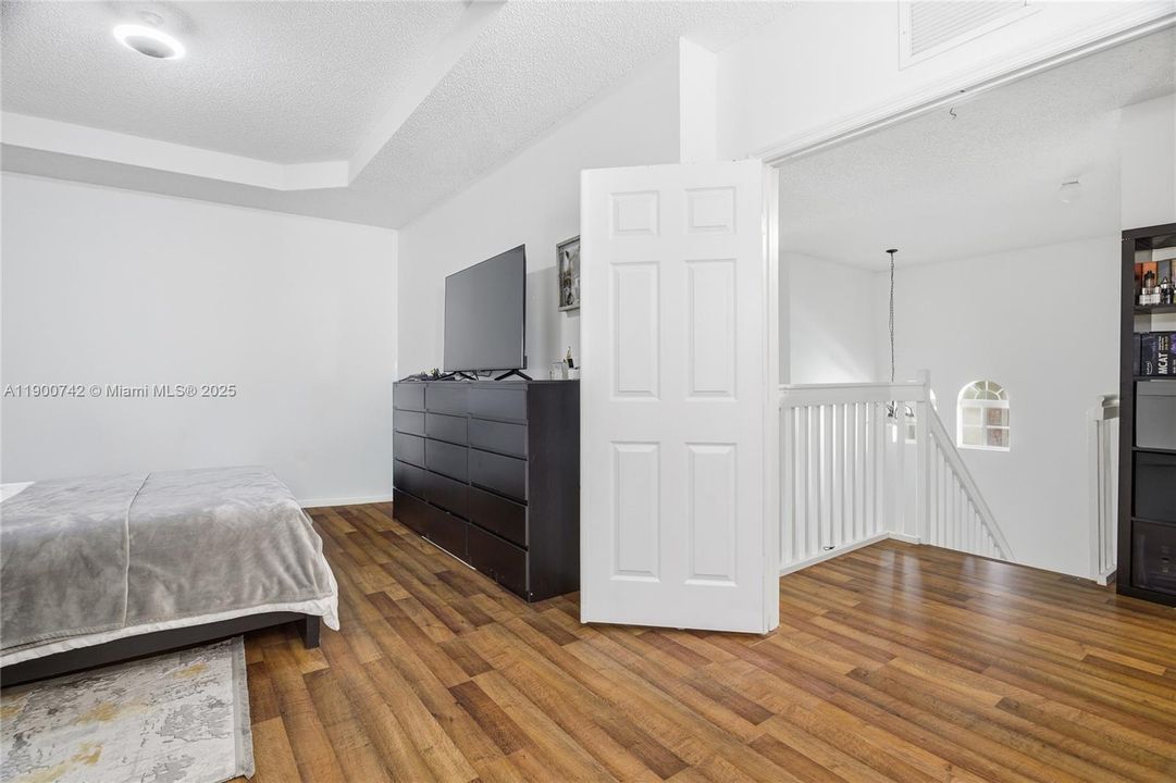 For Sale: $460,000 (3 beds, 2 baths, 1919 Square Feet)