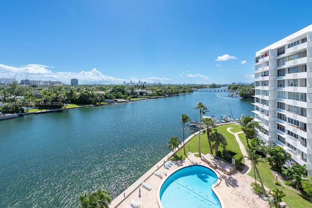 Recently Rented: $3,600 (2 beds, 2 baths, 1118 Square Feet)